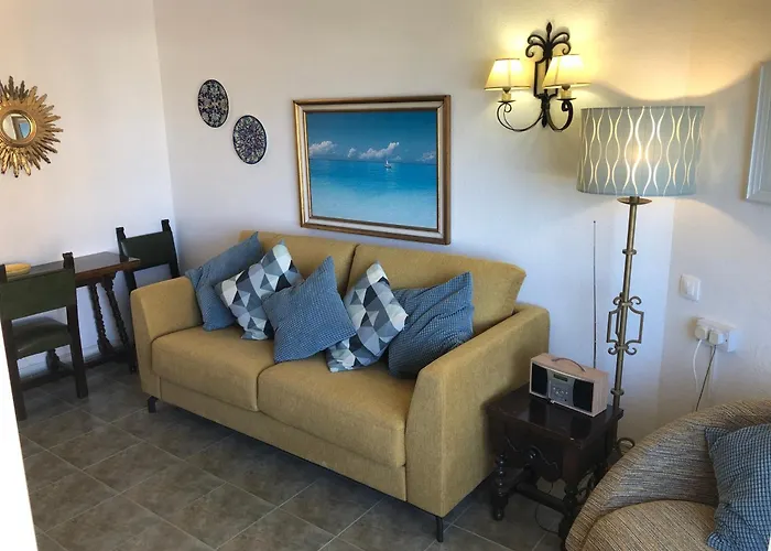 First Line, To The Beach, 1 Bed Apt , Sleeps