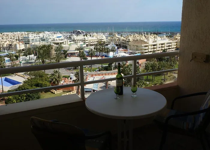 First Line, To The Beach, 1 Bed Apt , Sleeps