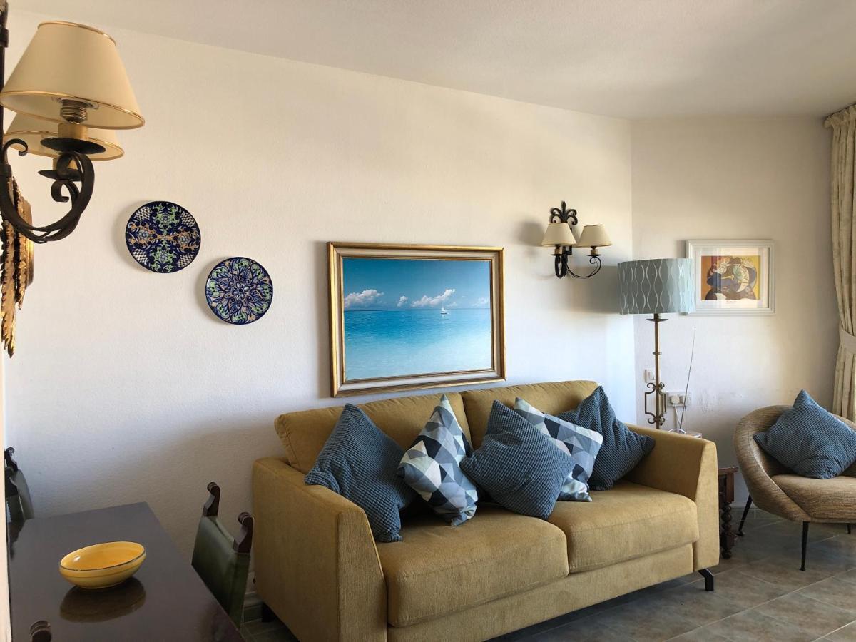 First Line, To The Beach, 1 Bed , Sleeps Apartment